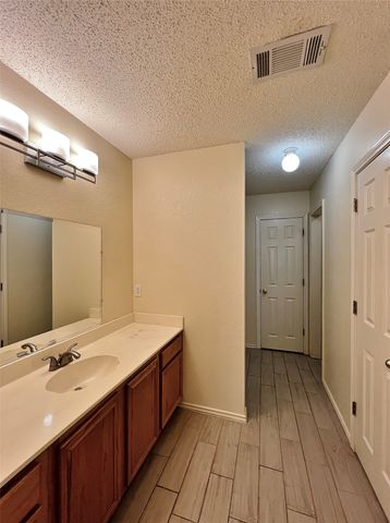 609 Blueberry Hill Lane, Mansfield, TX 76063