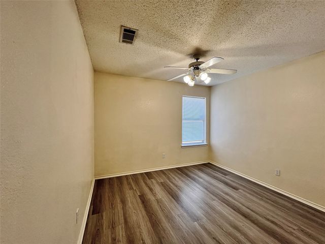 609 Blueberry Hill Lane, Mansfield, TX 76063