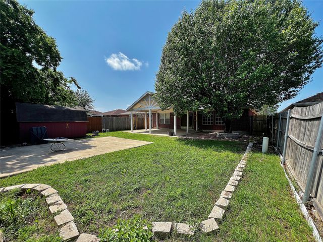 609 Blueberry Hill Lane, Mansfield, TX 76063