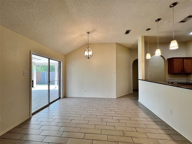 609 Blueberry Hill Lane, Mansfield, TX 76063