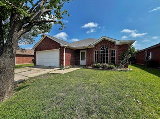 609 Blueberry Hill Lane, Mansfield, TX 76063