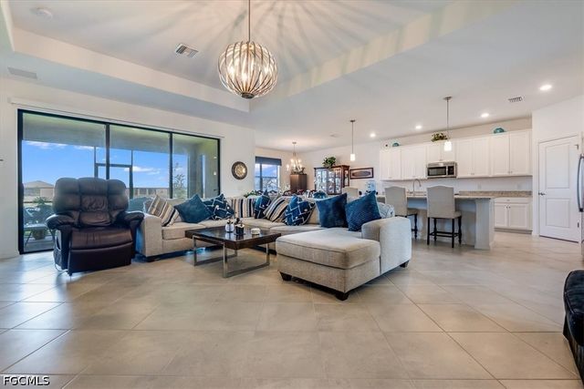 3335 Menores WAY, Fort Myers, FL 33905