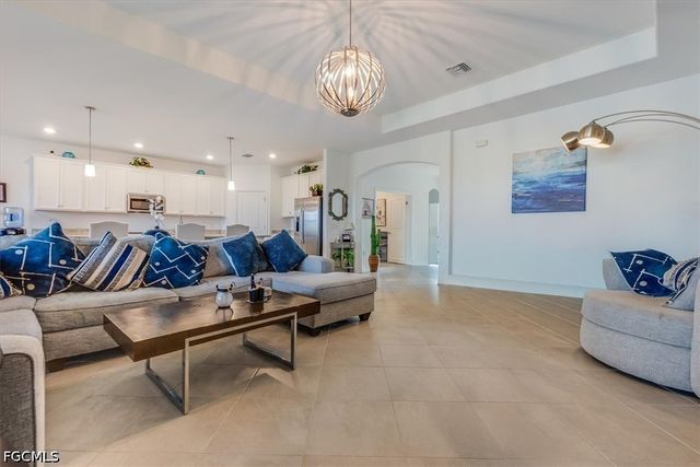 3335 Menores WAY, Fort Myers, FL 33905