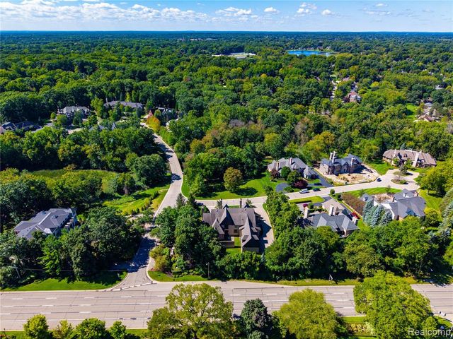 556 Barrington Court, Bloomfield Hills, MI 48304