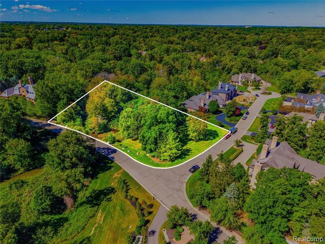 556 Barrington Court, Bloomfield Hills, MI 48304