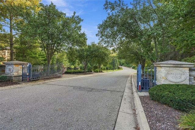 556 Barrington Court, Bloomfield Hills, MI 48304