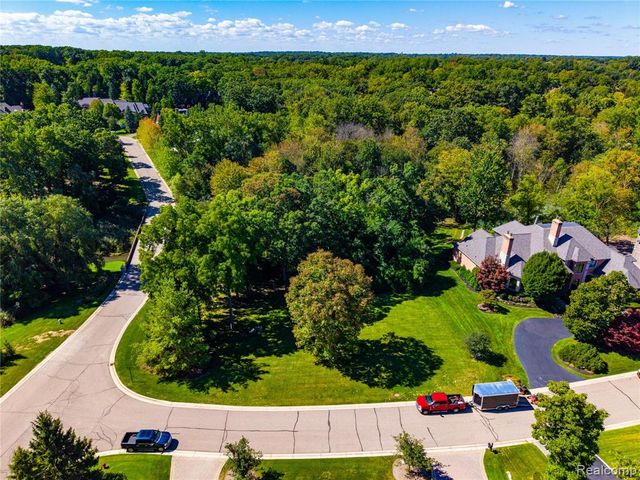 556 Barrington Court, Bloomfield Hills, MI 48304