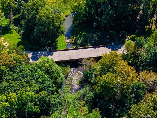 556 Barrington Court, Bloomfield Hills, MI 48304