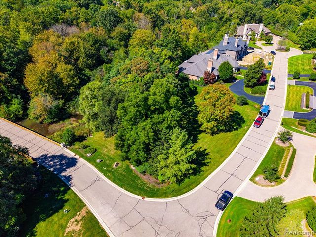 556 Barrington Court, Bloomfield Hills, MI 48304