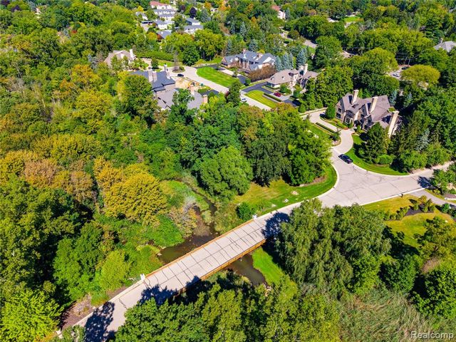 556 Barrington Court, Bloomfield Hills, MI 48304