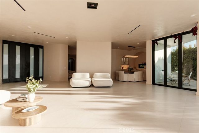 8045 Mulholland Drive, Los Angeles, CA 90046