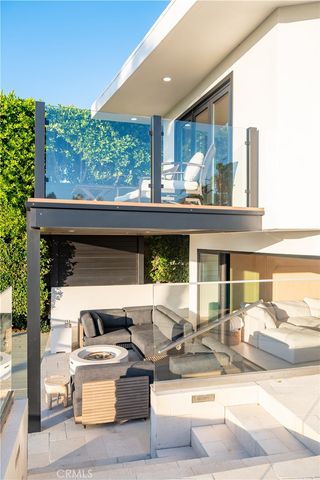 8045 Mulholland Drive, Los Angeles, CA 90046