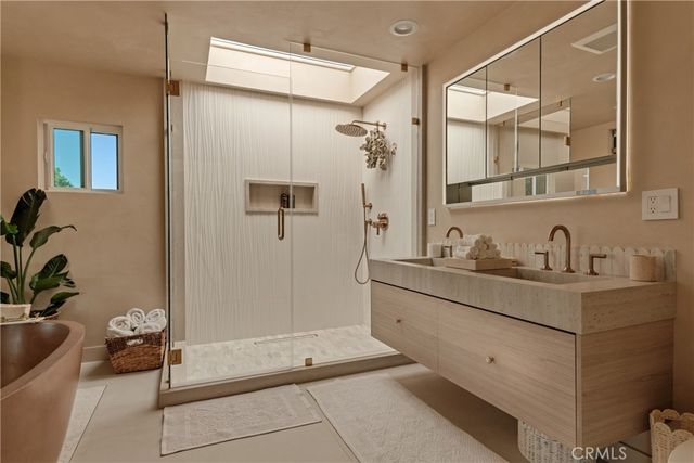8045 Mulholland Drive, Los Angeles, CA 90046