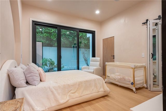 8045 Mulholland Drive, Los Angeles, CA 90046