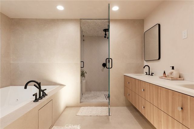 8045 Mulholland Drive, Los Angeles, CA 90046