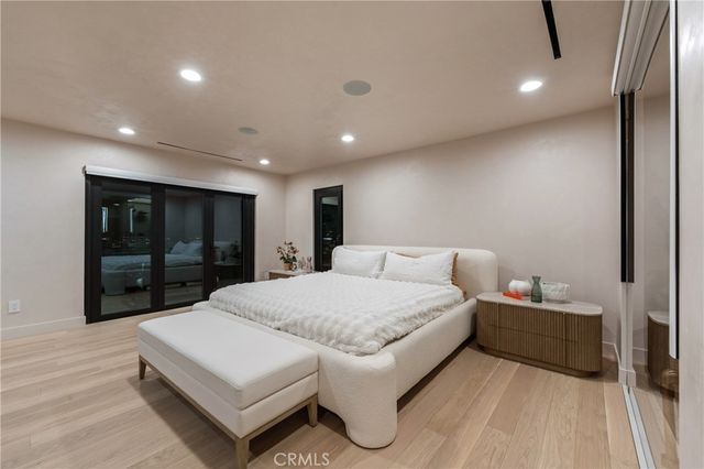 8045 Mulholland Drive, Los Angeles, CA 90046