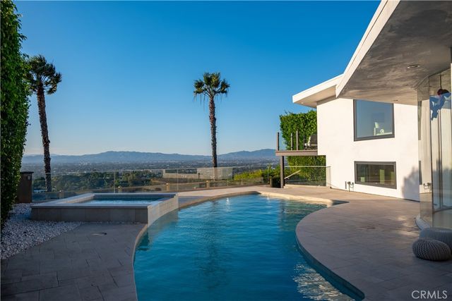8045 Mulholland Drive, Los Angeles, CA 90046