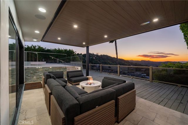 8045 Mulholland Drive, Los Angeles, CA 90046