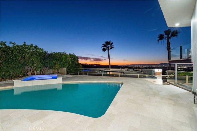 8045 Mulholland Drive, Los Angeles, CA 90046