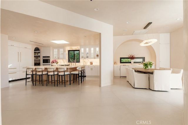 8045 Mulholland Drive, Los Angeles, CA 90046
