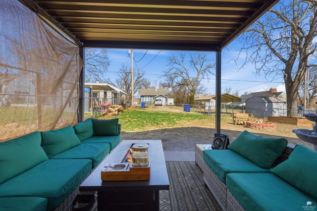 320 W Walnut Street, Junction City, KS 66441