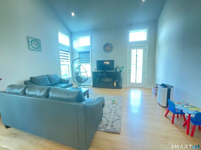 73 Shea Circle, Cheshire, CT 06410
