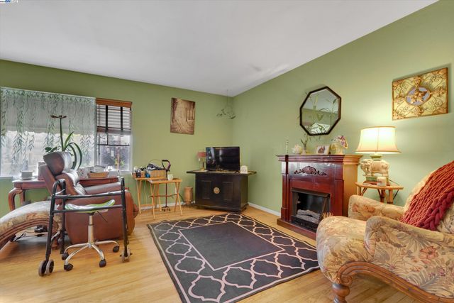 1916 E 30Th St, Oakland, CA 94606