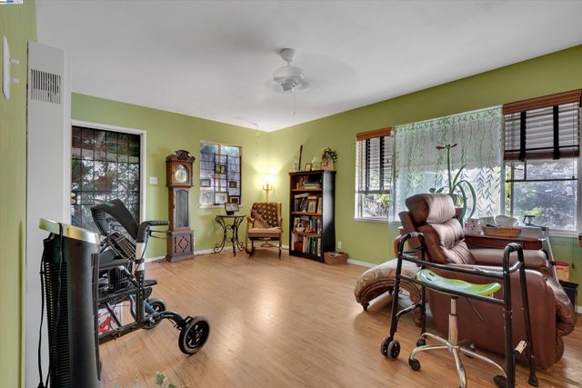 1916 E 30Th St, Oakland, CA 94606