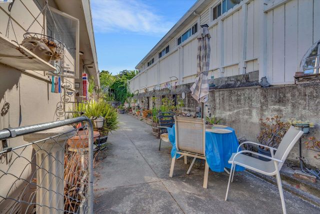 1916 E 30Th St, Oakland, CA 94606