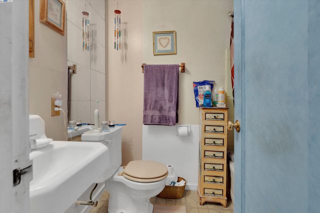 1916 E 30Th St, Oakland, CA 94606