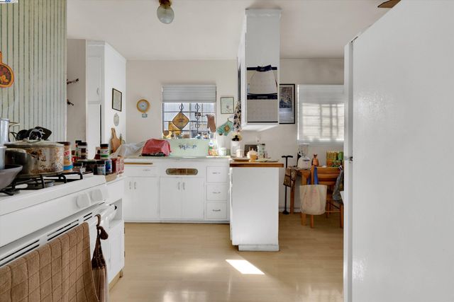 1916 E 30Th St, Oakland, CA 94606