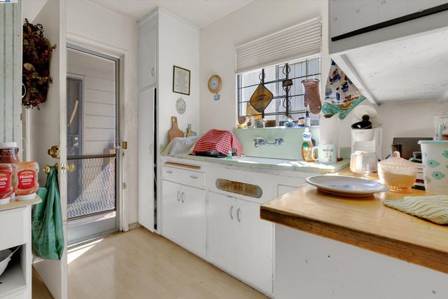 1916 E 30Th St, Oakland, CA 94606