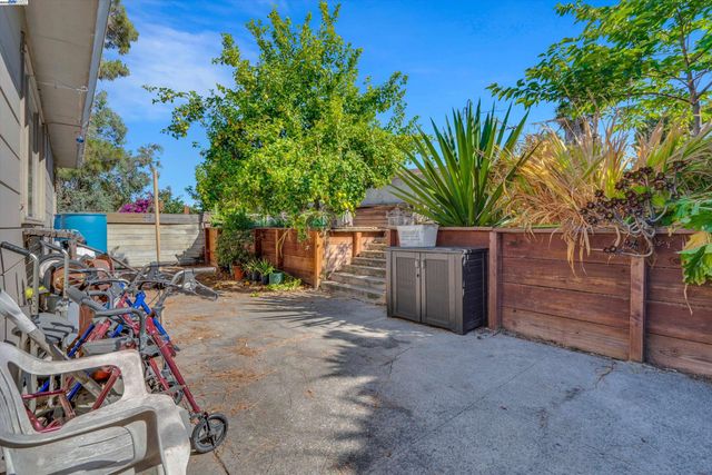 1916 E 30Th St, Oakland, CA 94606