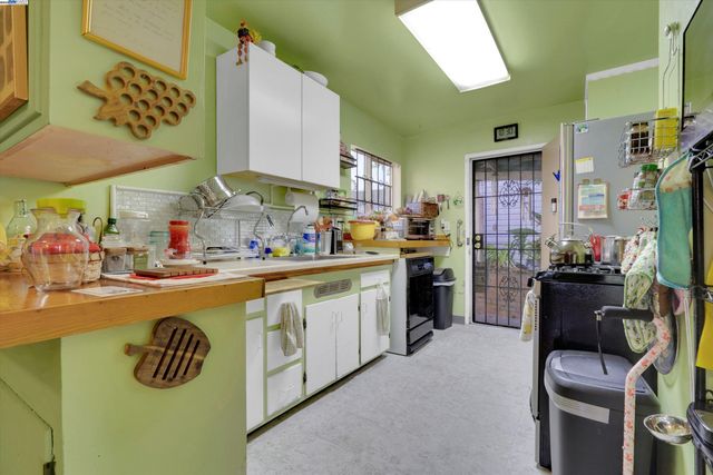 1916 E 30Th St, Oakland, CA 94606