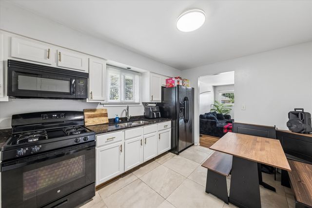 14000 S Hoxie Avenue, Burnham, IL 60633