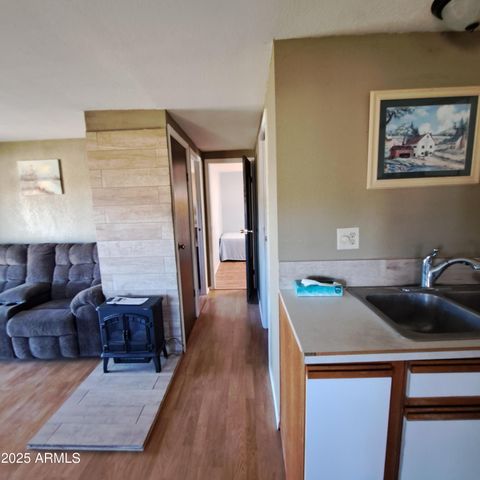 214 E MARY LOU Court, Queen Valley, AZ 85118