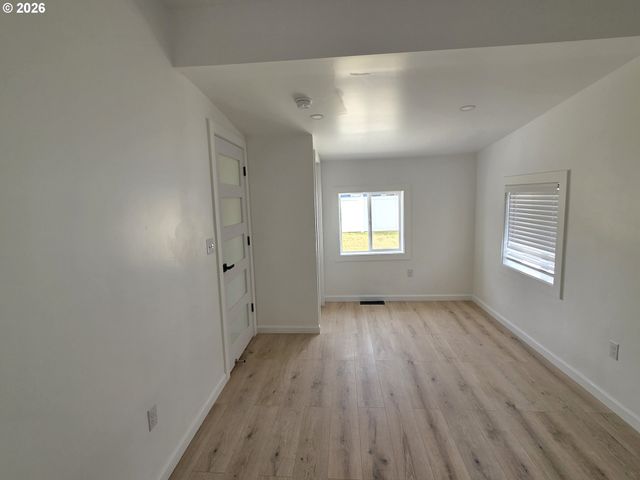 2812 N 4TH St, La Grande, OR 97850