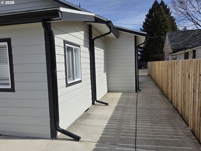 2812 N 4TH St, La Grande, OR 97850