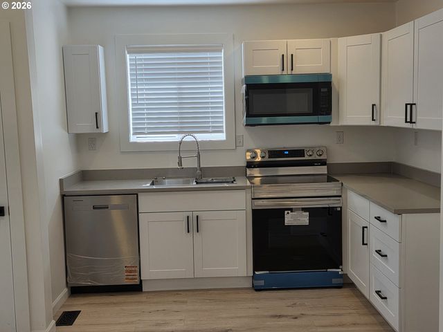 2812 N 4TH St, La Grande, OR 97850