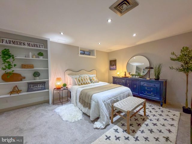 2120 N BRANDYWINE ST, Arlington, VA 22207