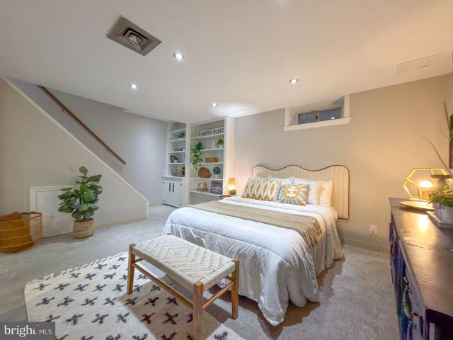 2120 N BRANDYWINE ST, Arlington, VA 22207