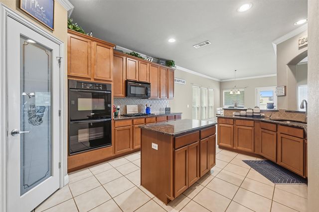 4501 Woodcrest Lane, Mansfield, TX 76063
