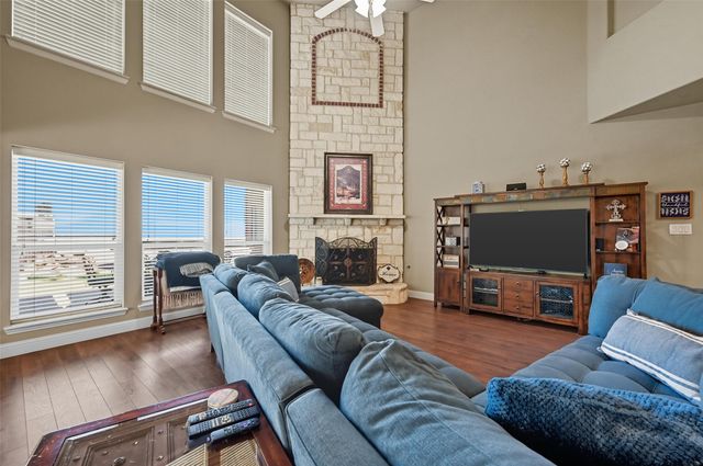 4501 Woodcrest Lane, Mansfield, TX 76063