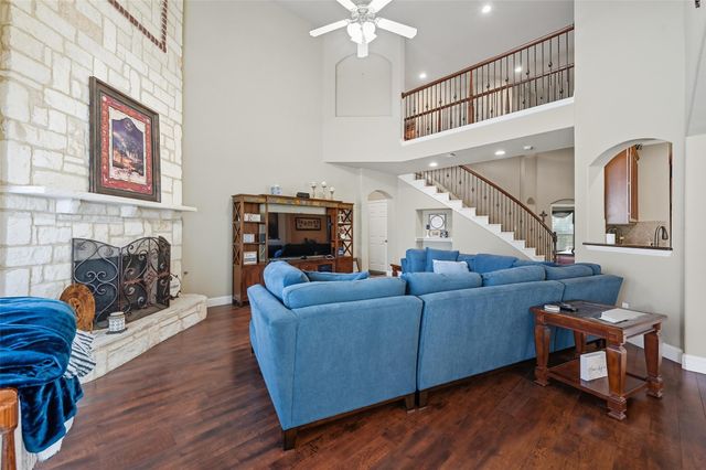 4501 Woodcrest Lane, Mansfield, TX 76063