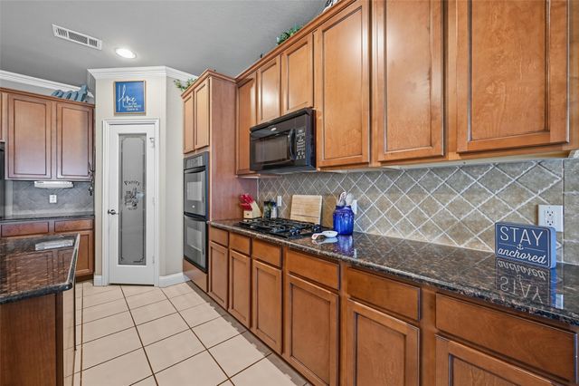 4501 Woodcrest Lane, Mansfield, TX 76063