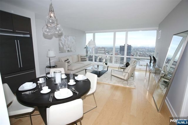 2 2nd Street 1608, Jersey City, NJ 07302