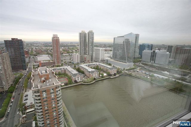 2 2nd Street 1608, Jersey City, NJ 07302