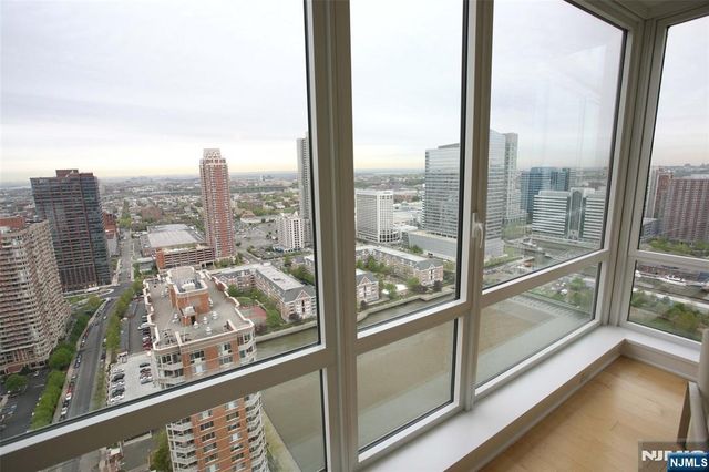 2 2nd Street 1608, Jersey City, NJ 07302