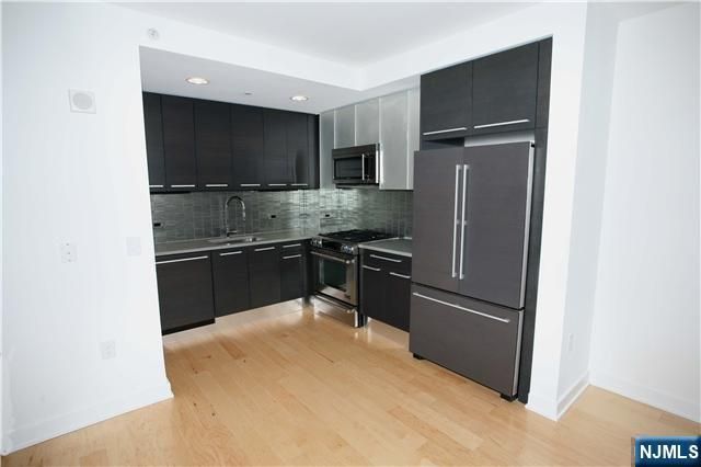 2 2nd Street 1608, Jersey City, NJ 07302