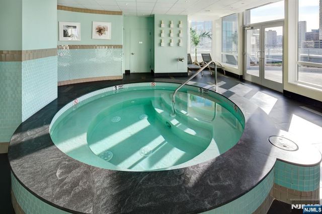 2 2nd Street 1608, Jersey City, NJ 07302